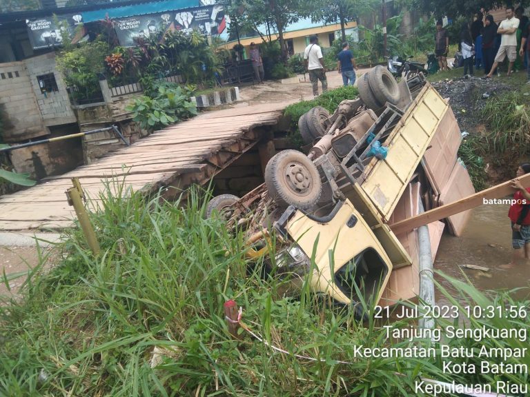 Siti: Kenapa Jembatan Kayu di Melchem Belum Dibangun?