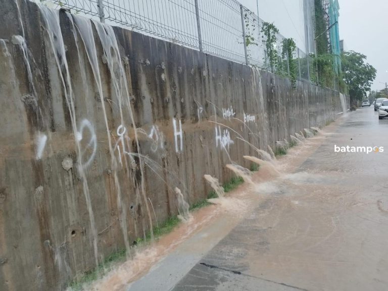 Drainase Pollux Banjiri Rumah Warga di Citra Batam