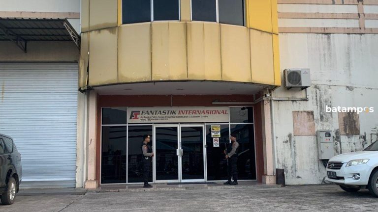 KPK Geledah Kantor Distributor Rokok di Batam