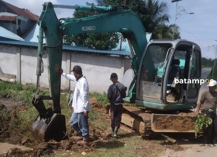 Pemasangan Box Culvert di Jalan Lama Km 78, Desa Lancang Kuning, Lalu Lintas Kendaraan Dialihkan