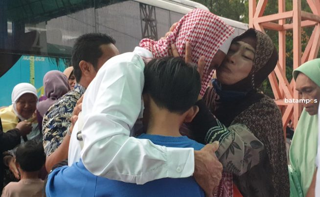 Suasana Haru Sambut Kedatangan Jemaah Haji Bintan di Masjid Besar Baitul Makmur Tanjunguban