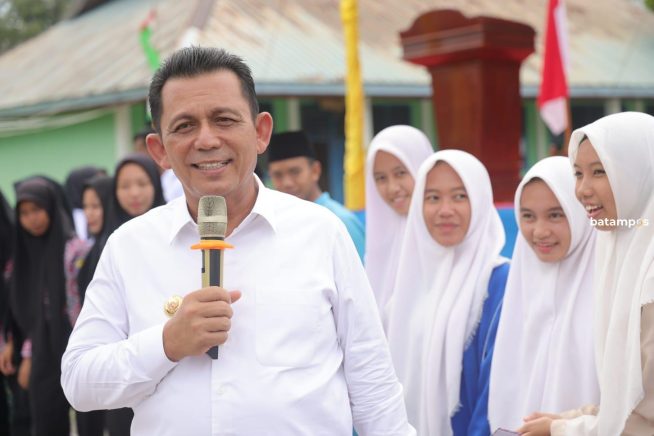 Saat Berkunjung di SMAN 1 Jemaja, Gubkepri Tegaskan Anak Kepri Tidak Perlu Minder Bersaing 