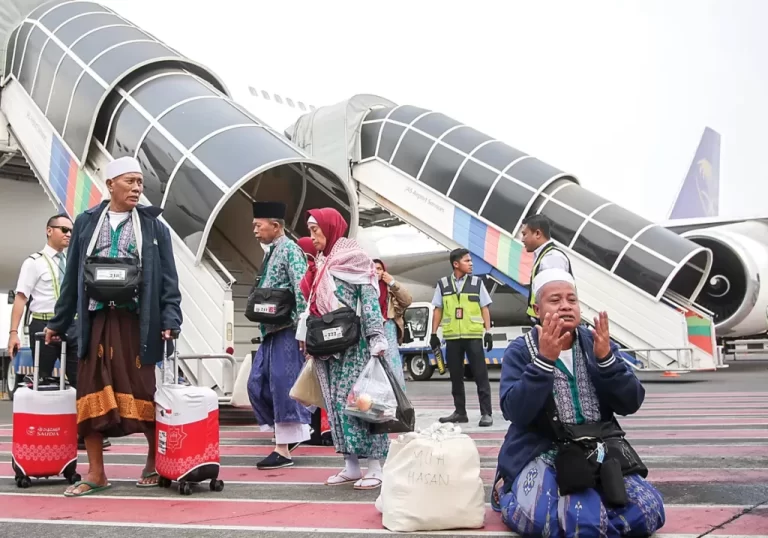 Hari Ini Jemaah Haji Gelombang II Mulai Dipulangkan ke Indonesia, Ini Aturan Penerbangannya