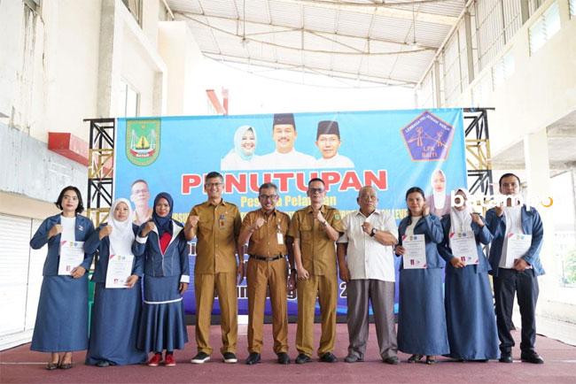 Tutup Pelatihan Kursus Menjahit, Jefridin: Semoga Bisa Membuka Usaha Sendiri