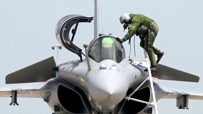 AU Perancis Pamerkan Rafale dan A400M