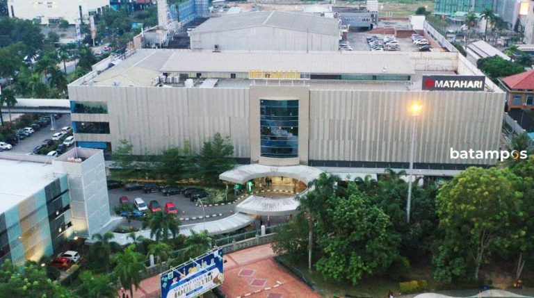 Lift di Mega Mall Macet, Pengunjung Terjebak Selama 19 Menit