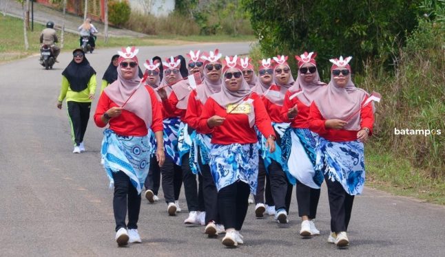68 Regu Ikuti Gerak Jalan Kampung di Teluk Bintan