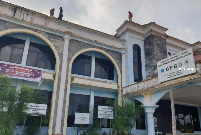 Atap Rusak di kantor BPBD Bintan Mulai Diperbaiki