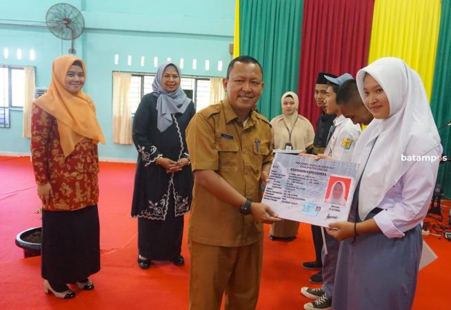 46 Siswa SMA Negeri I Toapaya Terima el-KTP