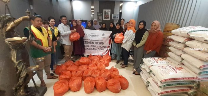 Semarakkan Perayaan HUT RI, Kantor Hukum Law Firm Andi Fadlan & Partners Salurkan CSR Bantu Masyarakat