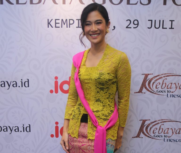 Dian Sastro Bikin Game Salah agar Anak Lebih Pede