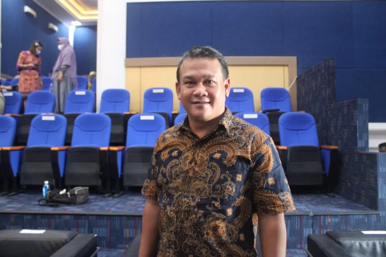 Uuf Brajawidagda ST MT PhD, Direktur Politeknik Negeri Batam (Polibatam)