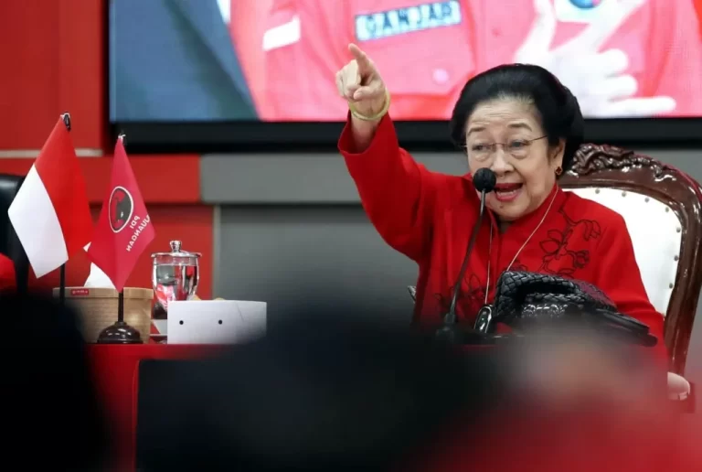 Hasto Lapor Soal Deklarasi Golkar dan PAN Dukung Prabowo, Megawati Langsung Beri Perintah Tegas