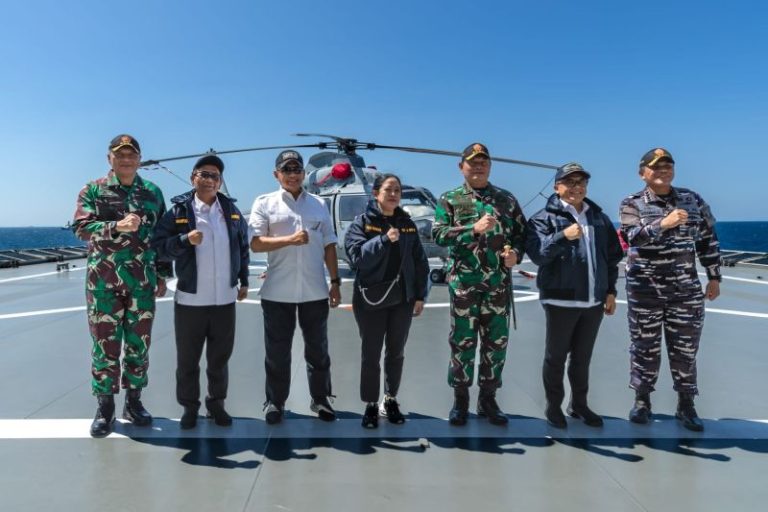 Kapal Perang TNI AL Berhasil Luncurkan Empat Rudal
