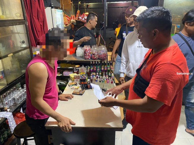 Diduga jadi Tempat Penjualan Nomor Sie Jie, Polisi Datangi Toko Toko di Kelurahan Sungai Lakam Barat, Jalan Nusantara, Setia Budhi dan Telaga Riau