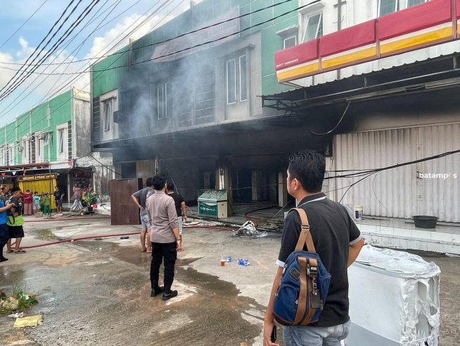 Toko Furniture dan Elektronik Terbakar di Bukit Kemuning