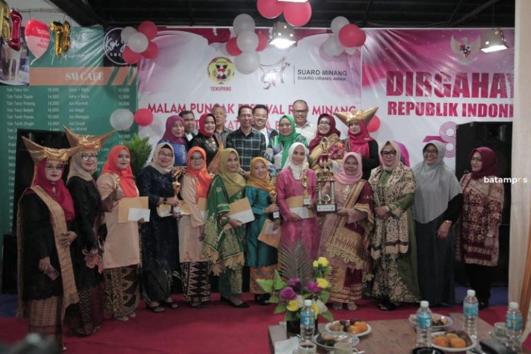 Dewasa Berpolitik Ala Amsakar Achmad: Tak Perlu Mengusik Tepi Kain Orang