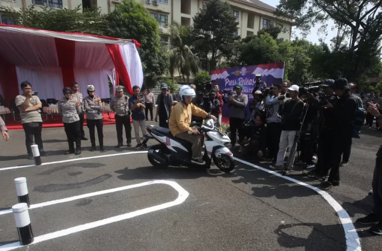 Sirkuit SIM dengan Empat Ujian