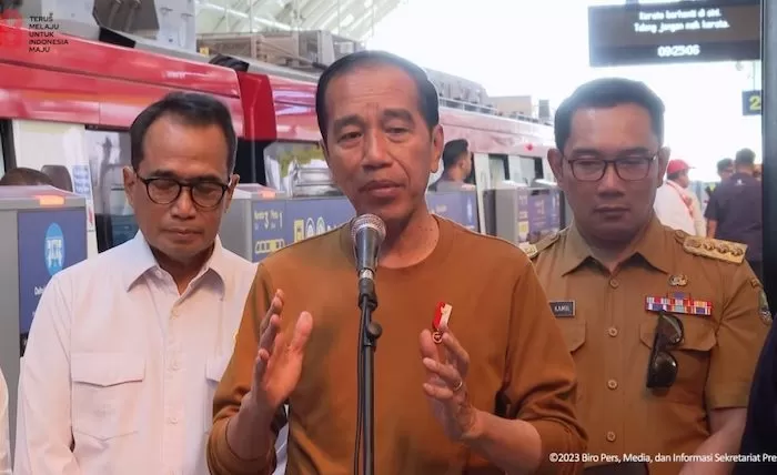 Jokowi Anggap Wajar Jika Masih Ada Kekurangan Dalam Pembangunan Proyek LRT Jabodetabek