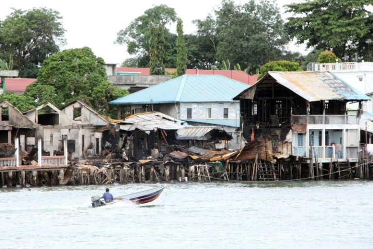 Korban Kebakaran di Pulau Buluh Terima Bantuan Biaya Perbaikan Rumah