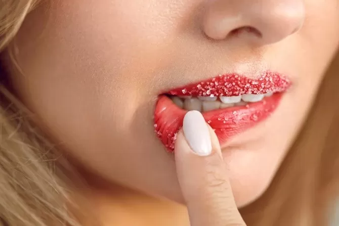 Ingin Bibir Merah Alami, Stop Jilati Bibir