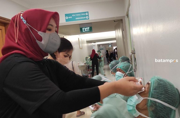 Ratusan Penderita Katarak di Batam Dioperasi Gratis