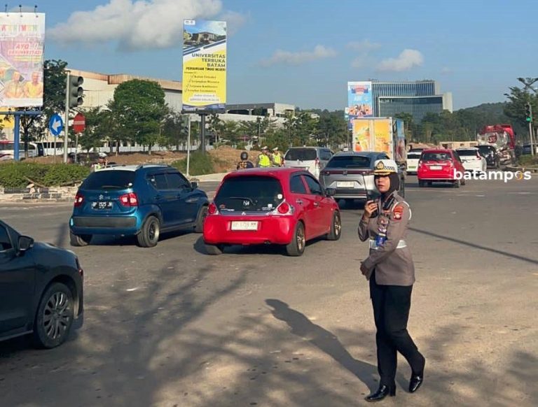 Ada Pengalihan Arus, Satlantas Polresta Barelang Urai Lalin di Simpang Kepri Mall