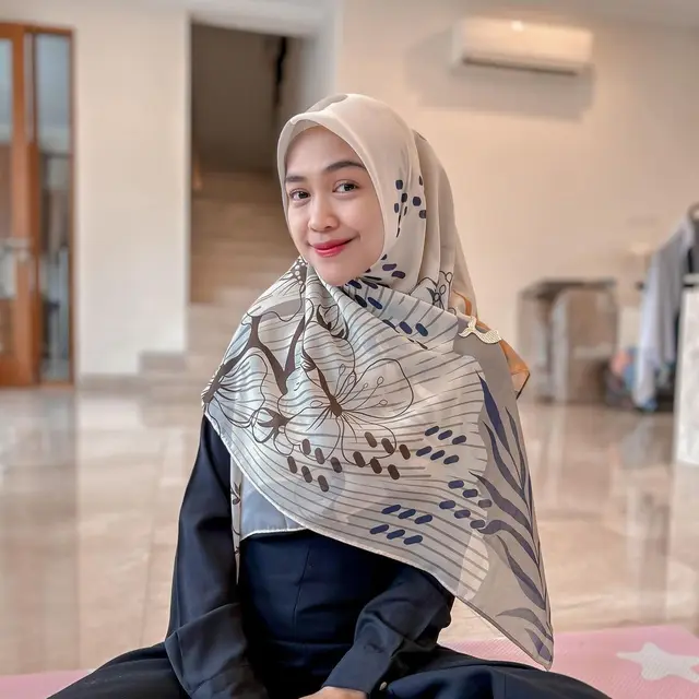 Ria Ricis Bacakan Komen Haters, Take Down Video Konten Ibu Masuk UDG