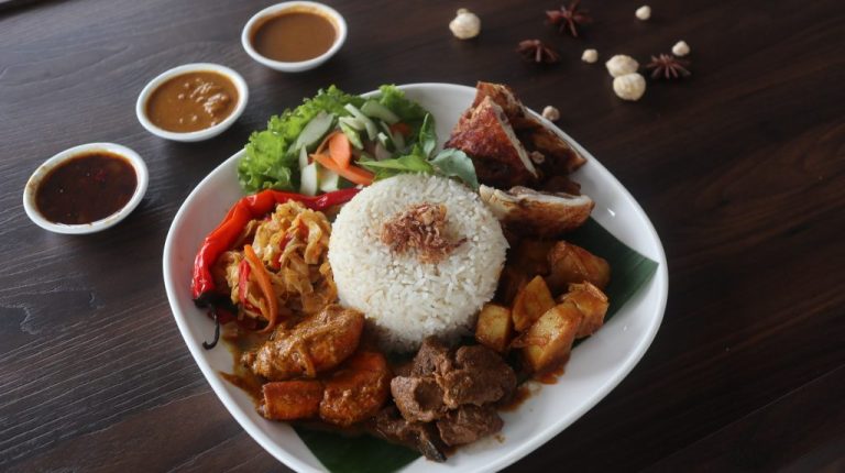 Setiap Jumat, Kuliner Nasi Kandar di Hotel Santika