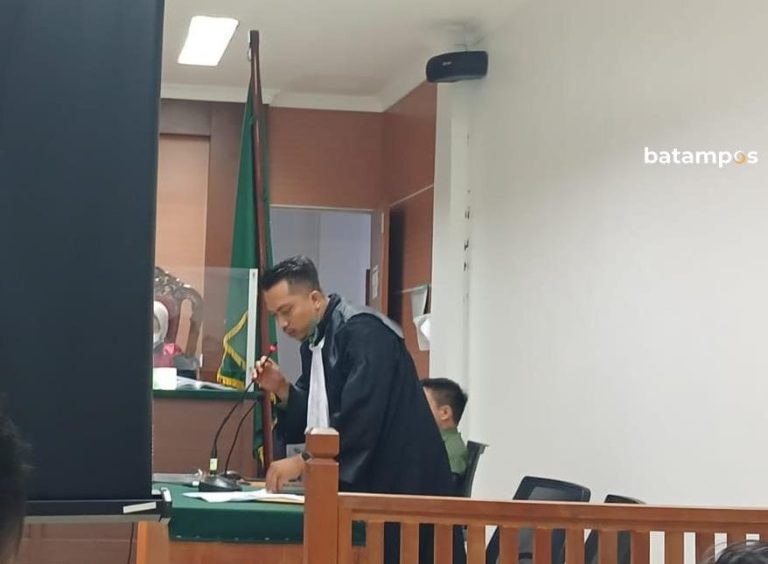 Dituntut 1 Tahun Penjara Karena Tampar Tetangga, Warga Baloi Menangis Minta Keringanan