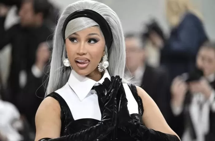 Mikrofon yang Dilempar Cardi B ke Penonton Terjual Rp1,5 Miliar