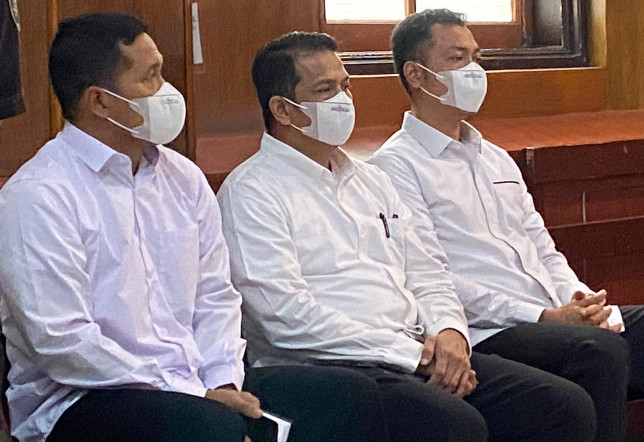 Bambang Dua Tahun Penjara, Wahyu Dua Setengah Tahun