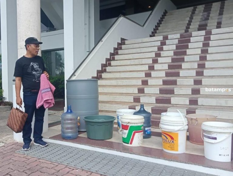 Anggota DPRD Gelar Aksi di BP Batam, Protes Buruknya Layanan Air Bersih