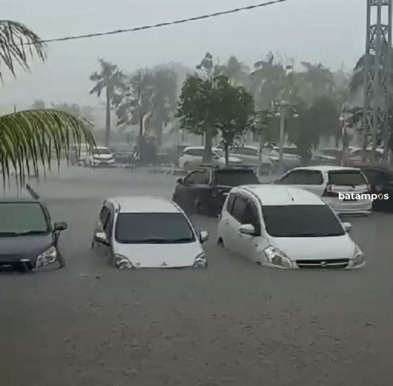 Banjir di Pelabuhan Internasional Sekupang