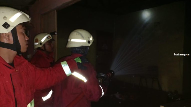 Ditinggal Nonton Festival Pantai Wan Seri Beni, Warung di Kampung Pasir, Desa Sebong Pereh Terbakar