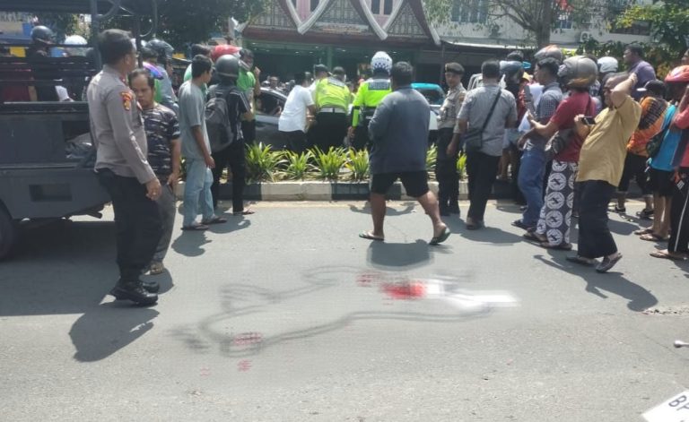 Pengendara Motor Tewas di Jalan setelah Gagal Menyalip