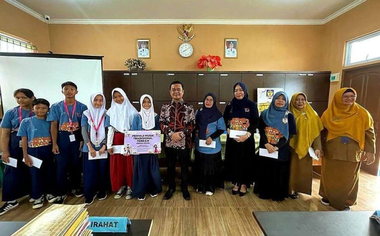 TP-PKK Tanjungpinang Beri Bonus kepada 5 Peraih Medali Emas FLS2N