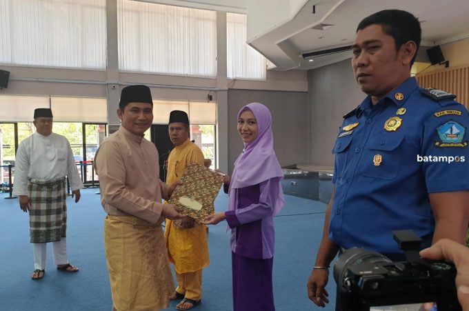 Ratusan PNS Naik Pangkat, Ahdi Dorong PNS Belanja di Bintan