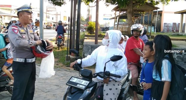 Banyak Pengendara Tak Pakai Helm, Alasannya Jarak Tempuh Dekat dan Pakai Helm Bikin Sakit Kepala
