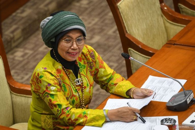 Jejak Rekam Calon Hakim Konstitusi Disorot DPR