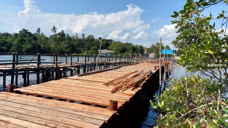 Jembatan Kayu Menuju Kampung Sungai Lepan Mulai Dikerjakan dengan Biaya Rp 180 Juta Lebih 