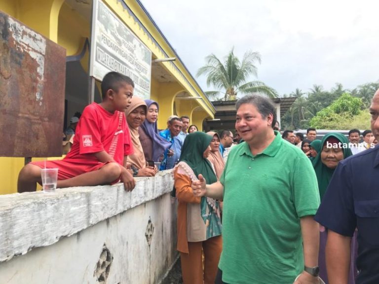 Kunjungi Warga Tanjung Banun Rempang, Airlangga Hartarto Janjikan Sertifikat Hak Milik