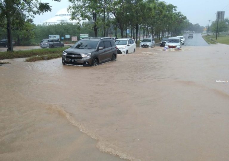 Hujan, Jalan Utama di Batuaji dan Sagulung Kembali Tergenang Air