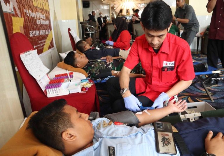Anniversary Beverly Hotel, Gelar Donor Darah dan Berbagi ke Yayasan