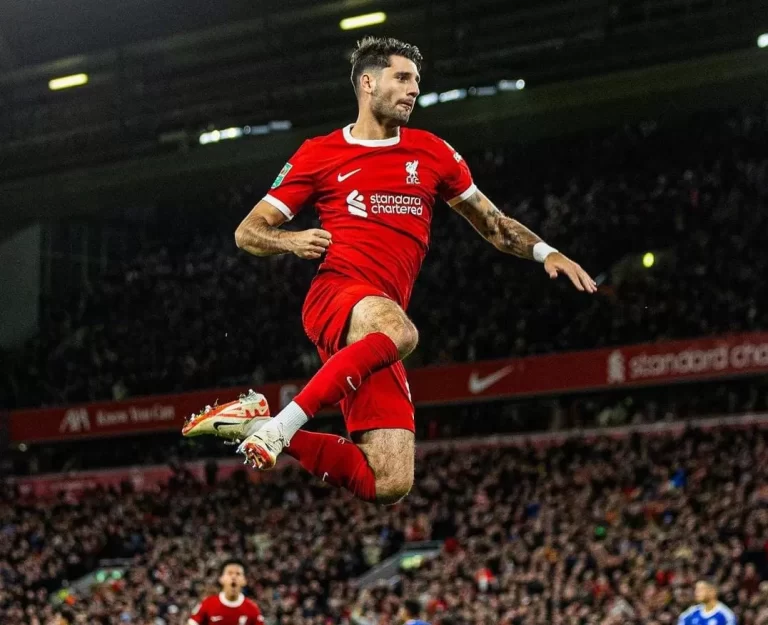 Liverpool Kalahkan Leicester City dengan Skor Ikonik