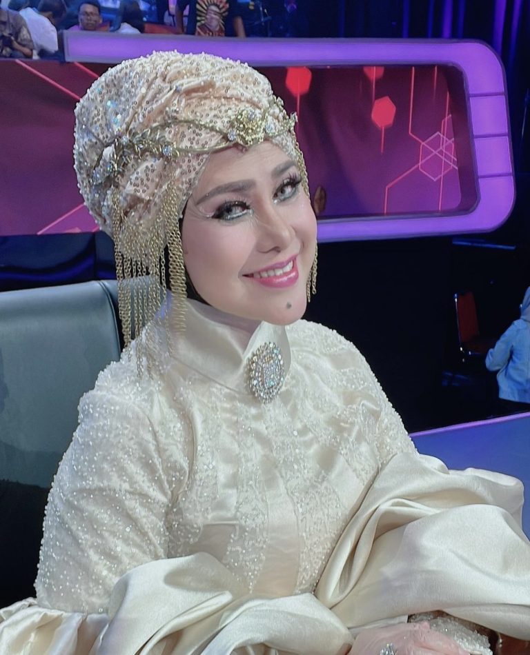 Elvy Sukaesih Bahagia Lagunya Berumur Panjang