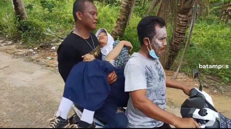 Anak-Anak Korban Gas Air Mata Dalam Kericuhan di Rempang