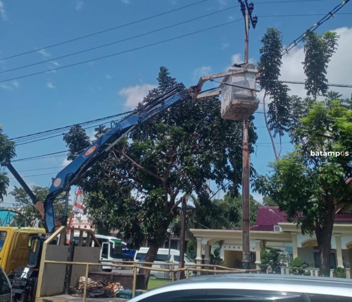 Puluhan Lampu Jalan Rusak Disambar Petir