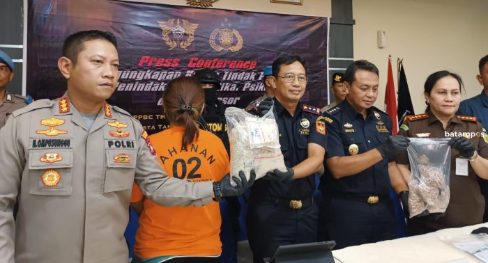BC dan Polisi Tangkap Kurir Narkoba, 10 Ribu Butir Pil Ekstasi dari Malaysia Diamankan
