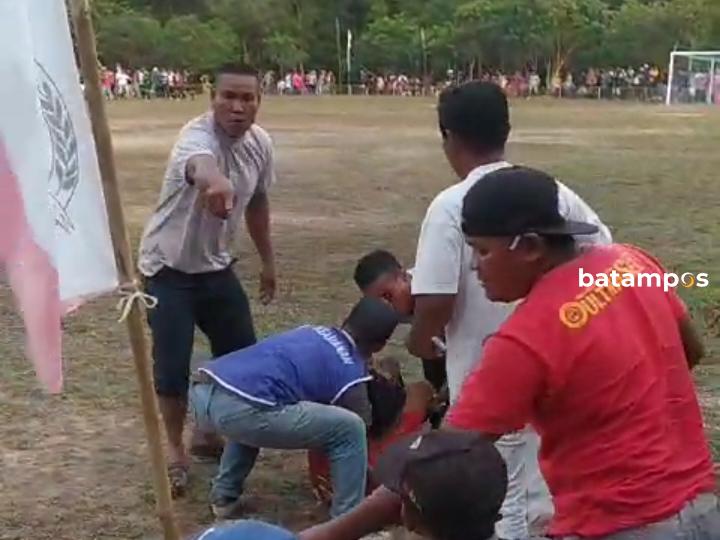 Sepak Bola Kandis Cup di Buru, Salwa Cafe vs IPTED Berakhir Ricuh